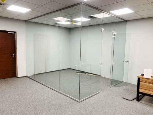 glass partitions from tempered glass фото 6