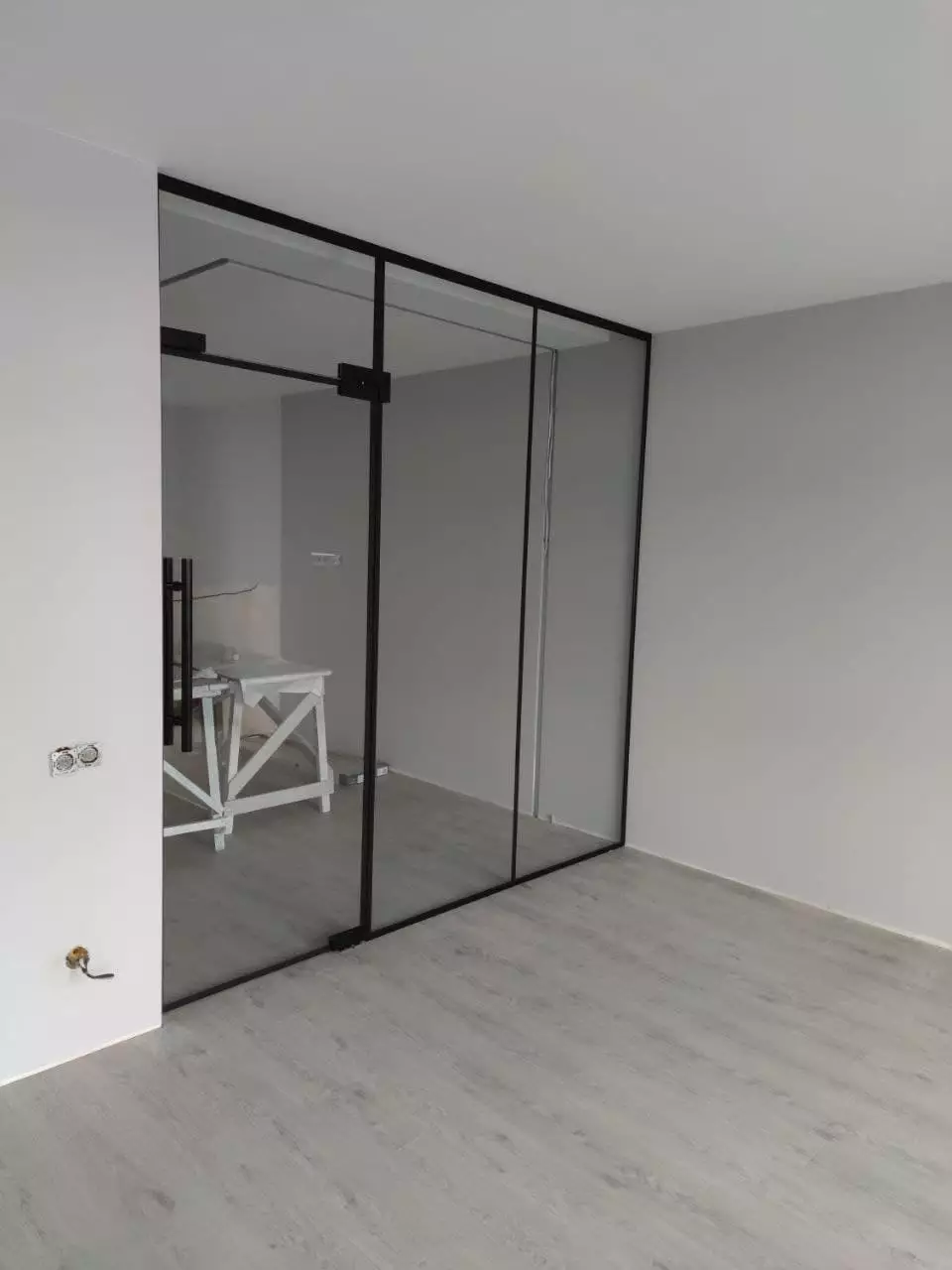 glass partitions from tempered glass фото 11