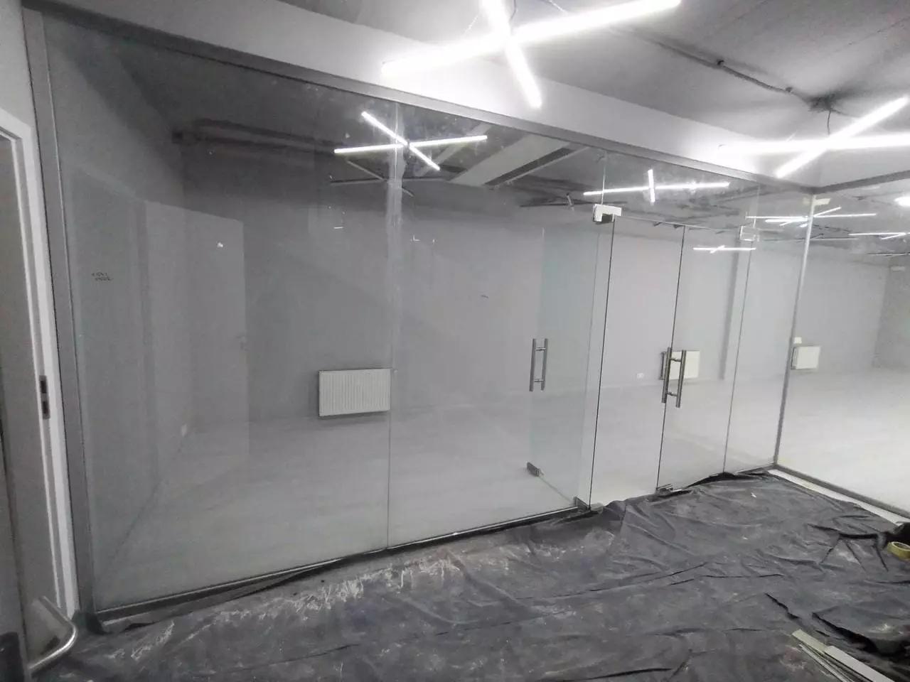 glass partitions for shopping malls фото 13