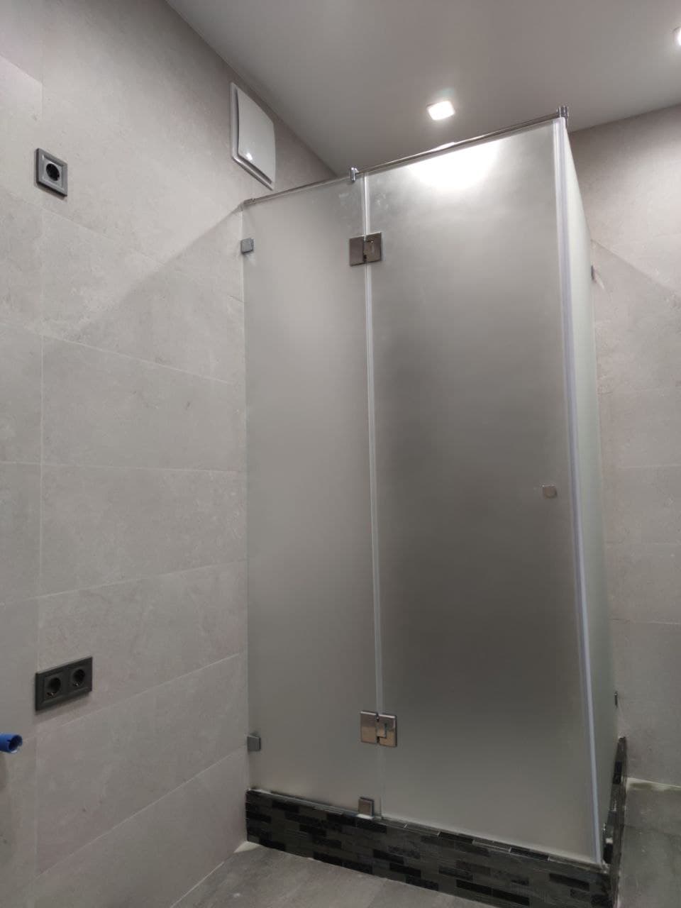 shower cabin with frosted glass фото 2