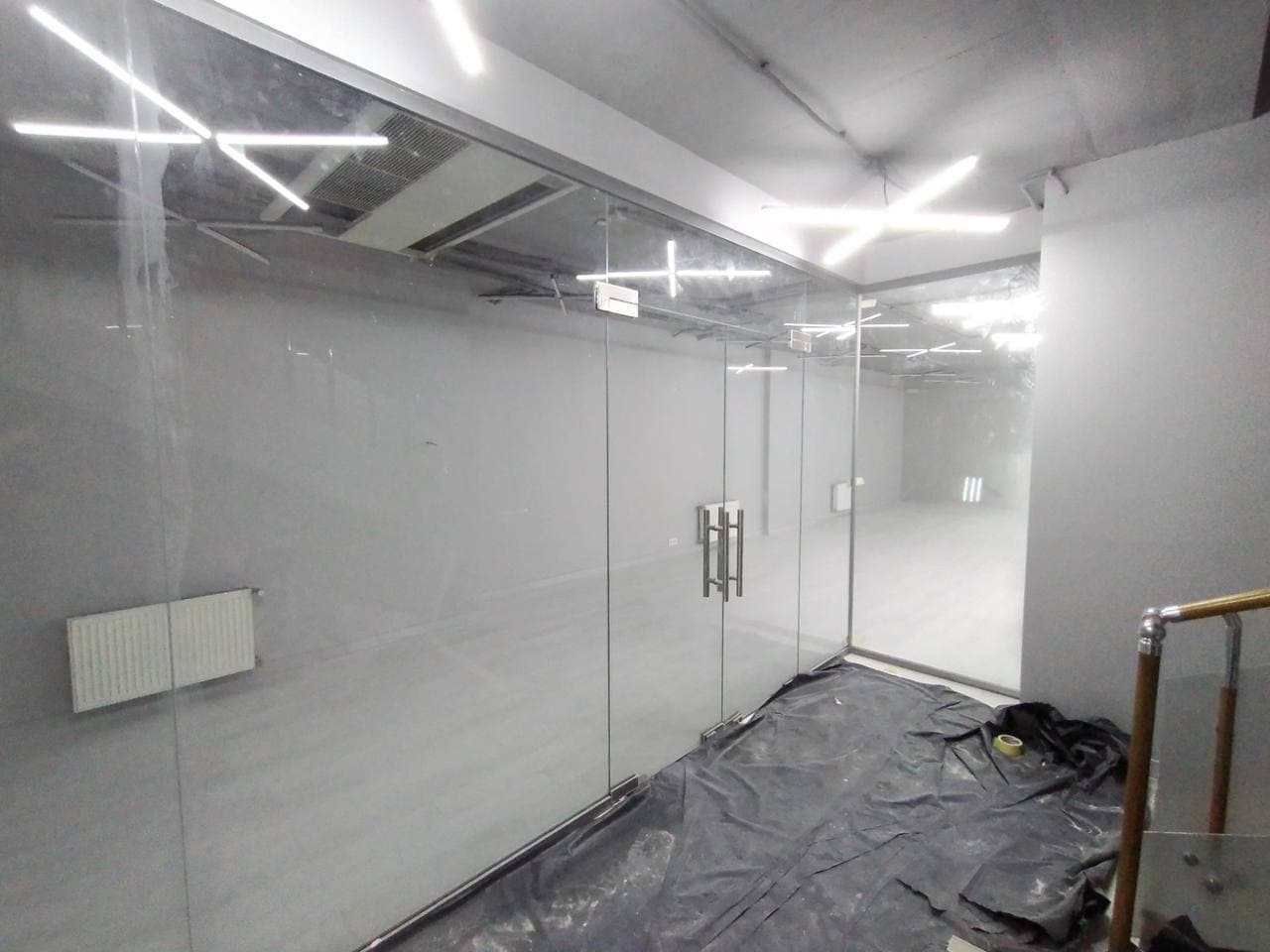 glass partitions for shopping malls фото 7