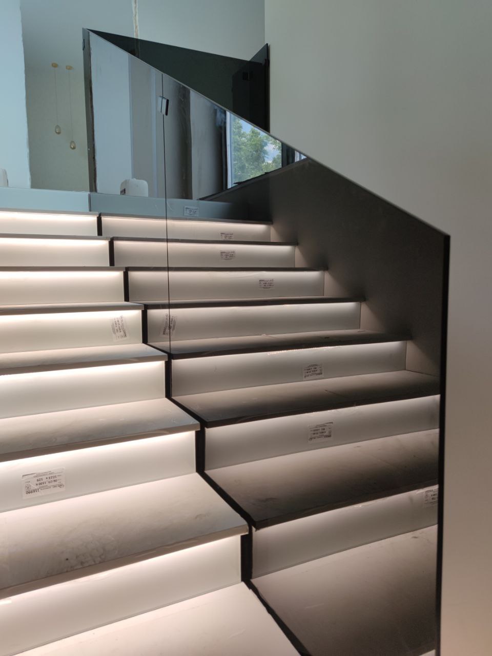 лестницы из стекла в интерьере