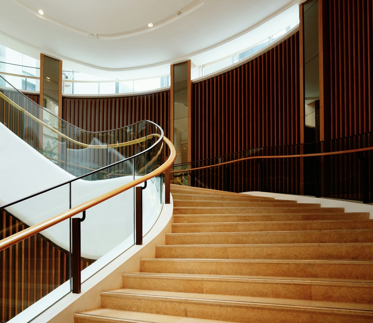 How to choose stylish and safe glass railings?