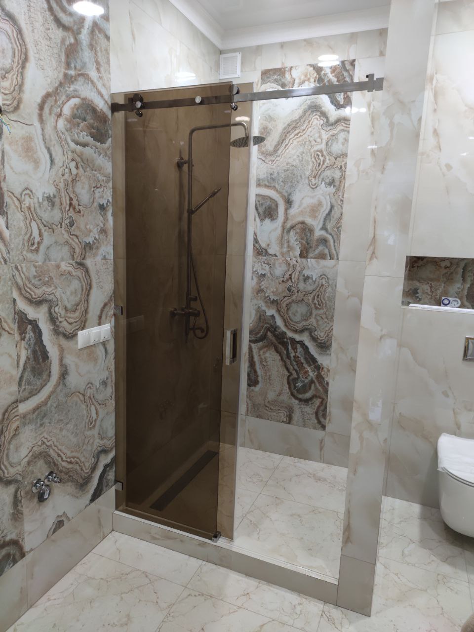 Sliding shower doors